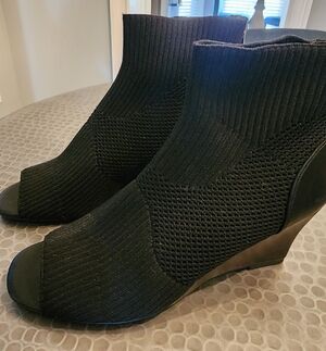 Adrienne Vittadini Black Women's Wedge Peep-Toe Booties. Size 7.